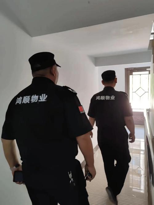 鸿震保安 物业保安的一天，不只是站岗那么简单